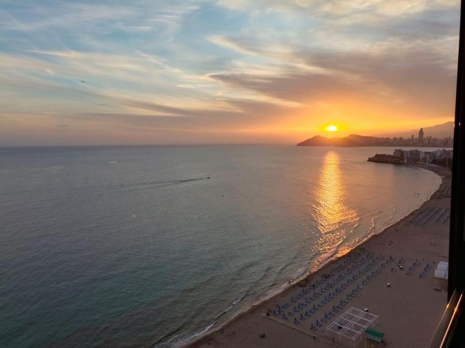 Estupendo Apartamento En Planta 23 Primera Linea Benidorm Kültér fotó